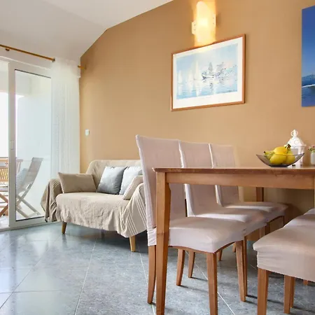 Sea Garden Grilov شقة