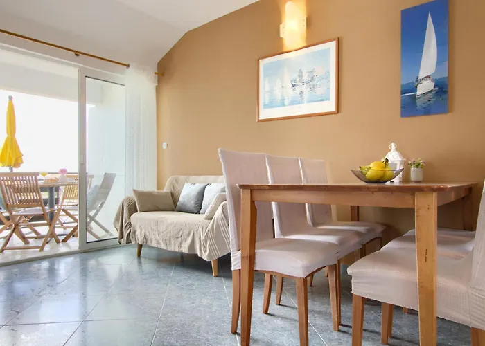Sea Garden Grilov شقة